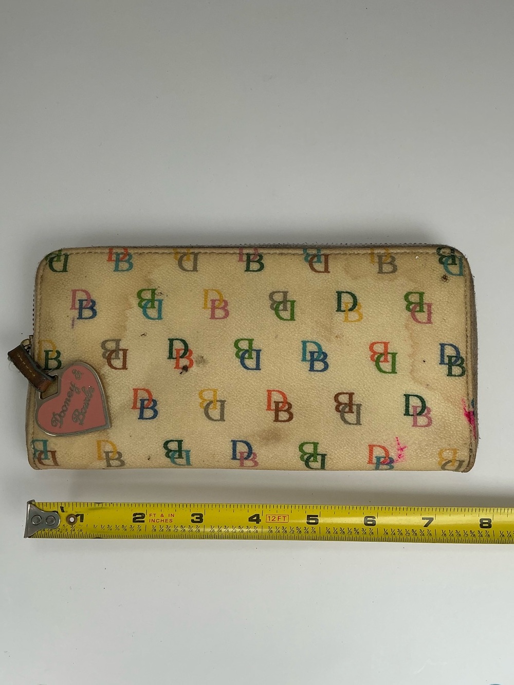 Dooney & Bourke Multicolor DB Logo Zip Around Wallet Beige Canvas Heart Charm - Picture 12 of 12